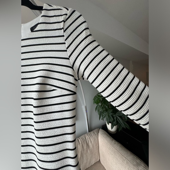 White and Black Dynamite Dress Size S - Picture 3 of 7